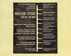 Archivo:Szpilman commemorative plaque 223 Niepodleglosci Avenue