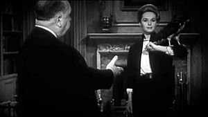 Archivo:Tippi Hedren and Alfred Hitchcock in "The Birds" teaser