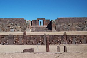 Archivo:Tiwanaku VerzonkenTempel