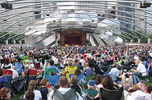 Archivo:20090814 Pritzker Pavilion on Beethoven's 9th Day crop