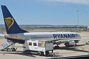 Archivo:737-800 Zaragoza Airport