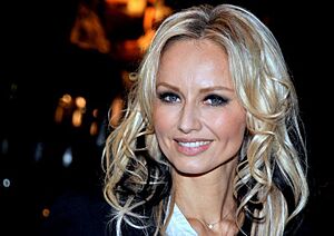Archivo:Adriana Sklenarikova Karembeu NRJ Music Awards 2012