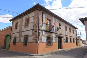 Archivo:Ayuntamiento de Viñuelas