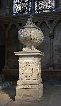 Archivo:Basilique Saint-Denis Francois Ier monument coeur