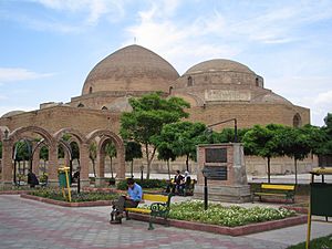 Archivo:Blue (Kabud) Mosque - 1, Tabriz, Iran