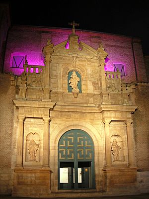Archivo:Convento de las Comendadoras de Santa Cruz en Valladolid 2012