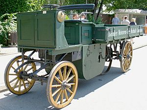 Archivo:DMG-lastwagen-cannstatt-1896