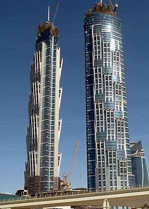 Archivo:Dubai - 2011-03-23 Die im Bau befindlichen Emirates Park Towers 355 m - - ab 2013 JW Marriott Marquis Hotel Dubai - دبي - 2011-03-23 وتحت الإنشاء ا - panoramio