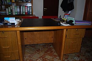 Archivo:Escritorio, mueble