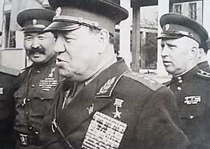 Archivo:General Matvéi Zajárov en Alemania en 1958