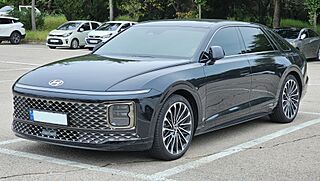 Hyundai Grandeur Calligraphy GN7 Biophilic Blue Pearl (5) (cropped).jpg
