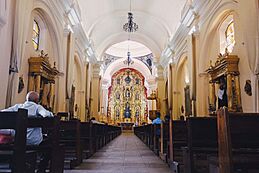 Archivo:Inside St. Michael Archangel Cathedral Tegucigalpa