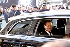 Archivo:Jeremy Renner at Avengers Age of Ultron premiere