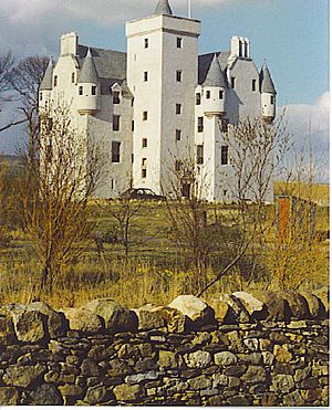 Archivo:Leslie Castle, Geograph