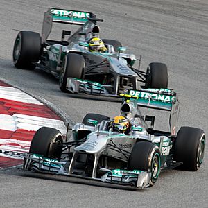 Archivo:Mercedes duo 2013 Malaysia