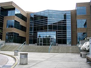 Archivo:Microsoft building 17 front door