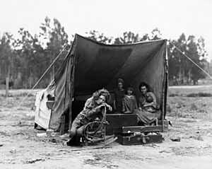 Archivo:Migrant agricultural worker's family. Seven hungry children. Mother aged thirty-two, 03054