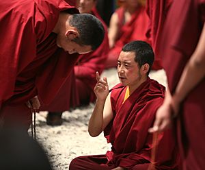 Archivo:Monks Debating Practice At Sera Monastery