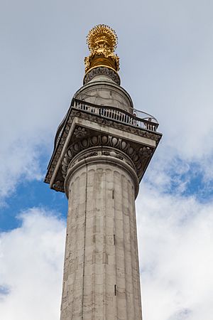 Archivo:Monumento al Gran Incendio de Londres, Londres, Inglaterra, 2014-08-11, DD 150