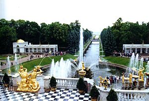 Archivo:PeterhoffFountains