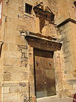 Archivo:Portada lateral de l'església d'Atzeneta