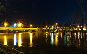 Archivo:Río Cauquenes de noche