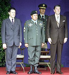 Archivo:Roy Benavidez MOH ceremony