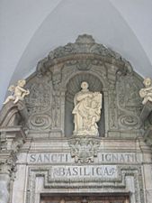 Santuario de Loyola, escudo sobre la entrada