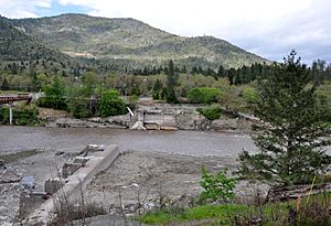 Archivo:Savage rapids dam remains