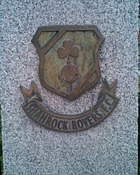 Archivo:Shamrock FC plaque at Glenmalure Square
