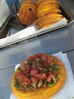 Archivo:Sopaipillas campus San Joaquín 01