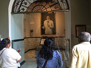 Archivo:Tumba José Gregorio Hernández - La Candelaria