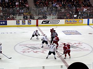 Archivo:USA vs Russia WJC 2006