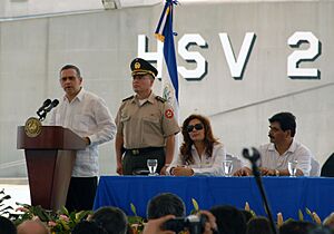 Archivo:US Navy 100621-N-4971L-224 El Salvador President Don Mauricio Funes speaks during a ceremony to commemorate the grand opening of a new pier at La Union Port