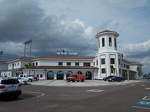 Archivo:Uni-Trade Stadium