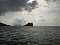 Vista de la Isla del Fraile desde la Bahía del Hornillo