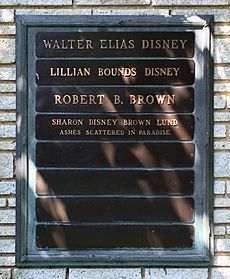 Archivo:Walt Disney Grave