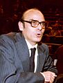 (Abril) Adolfo Suárez conversa con el vicepresidente segundo de Asuntos Económicos, en el Congreso de los Diputados (cropped)