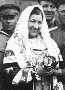 Лидия Русланова в Берлине в 1945 году.jpg