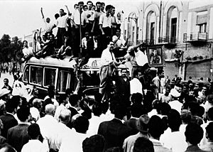 Archivo:1953 Iranian coup d'état - Pro-shah sympathisers (1)