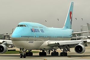 Archivo:Boeing 747-4B5 Korean Air HL7492 (7157978120)