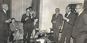 Archivo:Carlos Galindo Pinilla Con Virgilio Barco, con los poetas y con Alvaro Castaño