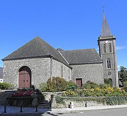 Châtillon-sur-Colmont (53) Église 01.JPG