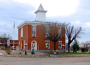 Archivo:Clay-county-tennessee-courthouse