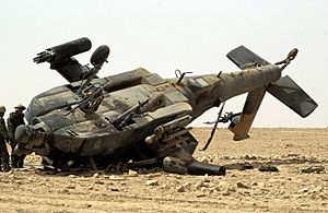 Archivo:Damaged US Army AH-64 Apache, Iraq