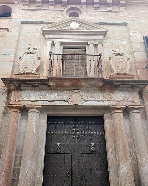 Fachada del Palacio de los Ballesteros.