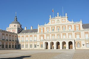 Archivo:Fachada oeste, Palacio Real de Aranjuez 01
