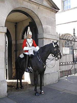 Archivo:Horse Guards, London April 2006 026