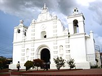 Iglesia Parroquial San Juan Evangelista, San Juan Opico, El Salvador. Fachada.jpg