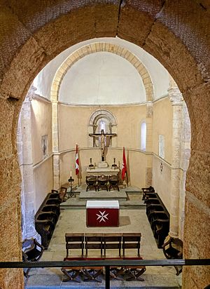 Archivo:Interior de la iglesia de la Vera Cruz, Segovia 01